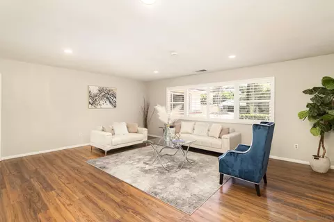 Living - 28035 Mountain Meadow Rd, Escondido, CA 92026 photo 2 of 4