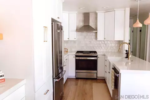 Kitchen - 215 Countryhaven Rd, Encinitas, CA 92024 photo 6 of 7
