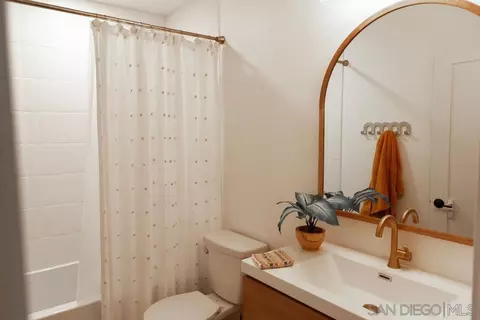 Bath - 215 Countryhaven Rd, Encinitas, CA 92024 photo 3 of 3