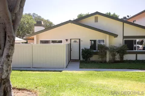 Exterior - 215 Countryhaven Rd, Encinitas, CA 92024 photo 2 of 6