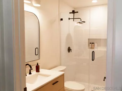 Bath - 215 Countryhaven Rd, Encinitas, CA 92024 photo 2 of 3