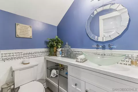 Bath - 461 I Ave, Coronado, CA 92118 photo 4 of 6