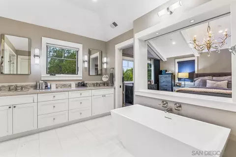 Bath - 461 I Ave, Coronado, CA 92118 photo 1 of 6