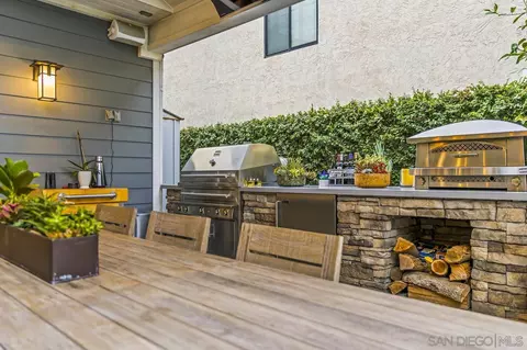 Exterior - 461 I Ave, Coronado, CA 92118 photo 2 of 9