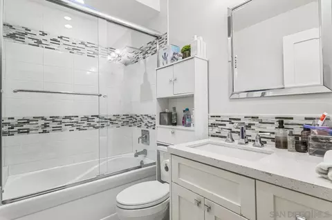 Bath - 461 I Ave, Coronado, CA 92118 photo 3 of 6