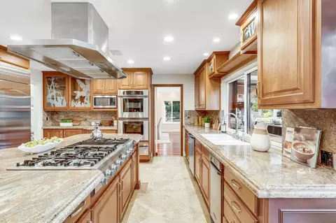 Kitchen - 939 Calle Santa Cruz, Encinitas, CA 92024 photo 4 of 5