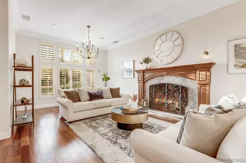Living - 939 Calle Santa Cruz, Encinitas, CA 92024 photo 2 of 10
