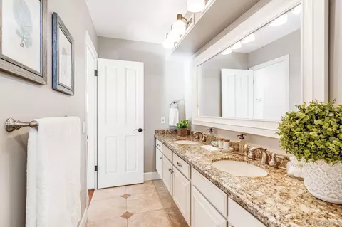 Bath - 939 Calle Santa Cruz, Encinitas, CA 92024 photo 6 of 6