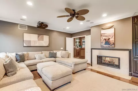 Living - 939 Calle Santa Cruz, Encinitas, CA 92024 photo 9 of 10