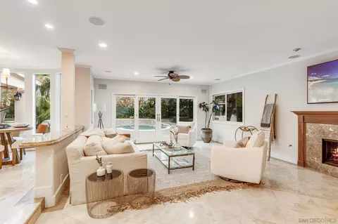 Living - 939 Calle Santa Cruz, Encinitas, CA 92024 photo 5 of 10