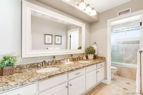 Bath - 939 Calle Santa Cruz, Encinitas, CA 92024 photo 5 of 6