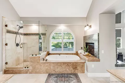 Bath - 939 Calle Santa Cruz, Encinitas, CA 92024 photo 3 of 6