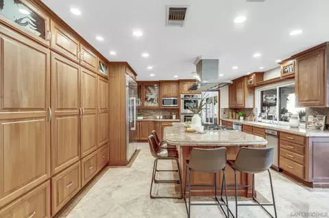 Kitchen - 939 Calle Santa Cruz, Encinitas, CA 92024 photo 3 of 5