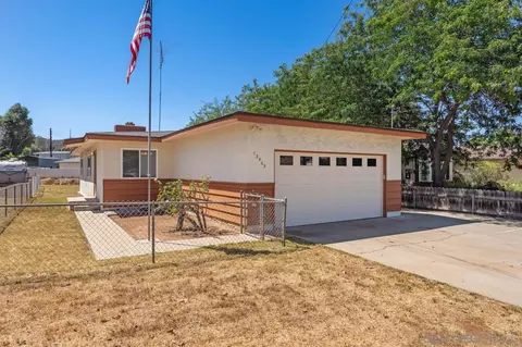 13503 Lakeshore Dr, Lakeside, CA 92040