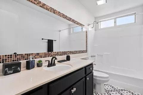 1881 Loreto Gln, Escondido, CA 92027 photo 15