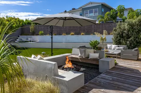 Exterior - 820 Hymettus Ave, Encinitas, CA 92024 photo 2 of 4