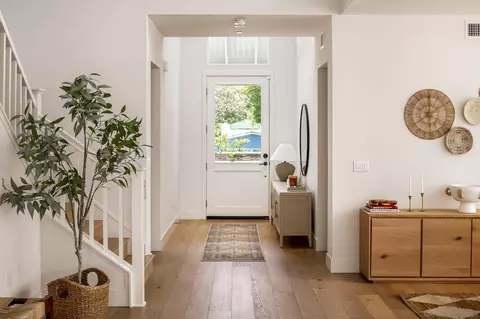 Entry Way - 820 Hymettus Ave, Encinitas, CA 92024 photo 1 of 1