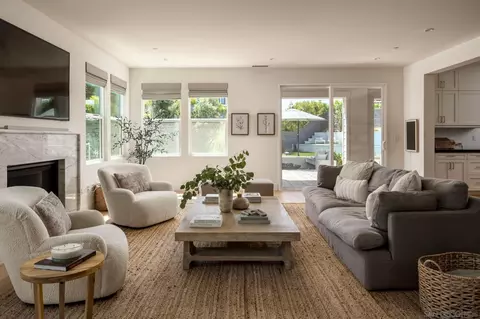 Living - 820 Hymettus Ave, Encinitas, CA 92024 photo 1 of 2