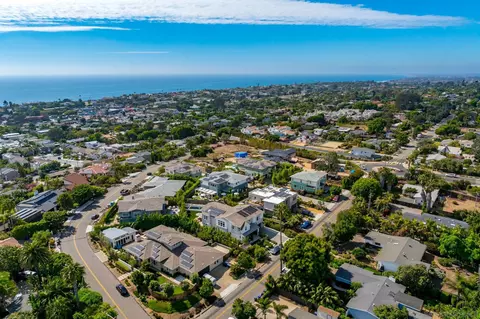 View/Area - 820 Hymettus Ave, Encinitas, CA 92024 photo 3 of 3
