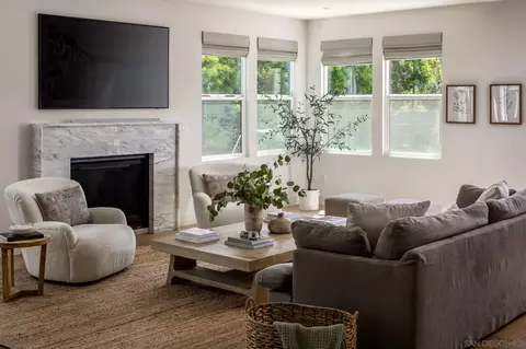 Living - 820 Hymettus Ave, Encinitas, CA 92024 photo 2 of 2