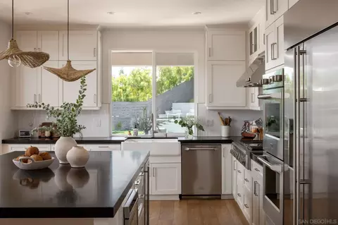Kitchen - 820 Hymettus Ave, Encinitas, CA 92024 photo 3 of 3