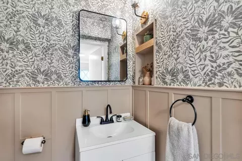 Bath - 4750 70th St #2, La Mesa, CA 91942 photo 3 of 3