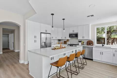 1699 Mountain Pass Cir, Vista, CA 92081 photo 4