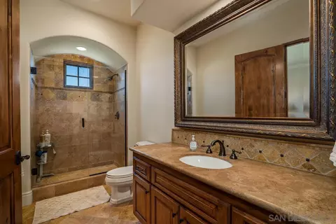 Bath - 17867 Joyas Ct, Poway, CA 92064 photo 4 of 6