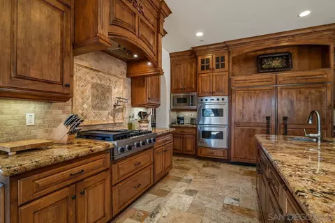 Kitchen - 17867 Joyas Ct, Poway, CA 92064 photo 2 of 4