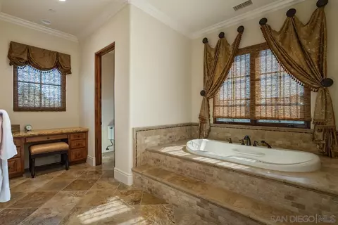 Bath - 17867 Joyas Ct, Poway, CA 92064 photo 2 of 6