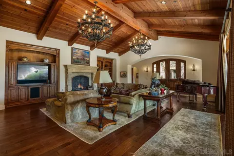 Living - 17867 Joyas Ct, Poway, CA 92064 photo 4 of 4