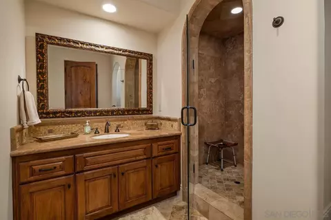 Bath - 17867 Joyas Ct, Poway, CA 92064 photo 5 of 6