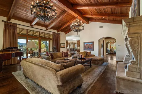 Living - 17867 Joyas Ct, Poway, CA 92064 photo 3 of 4