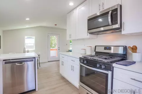 Kitchen - 1508 Bush St, Oceanside, CA 92058 photo 8 of 9