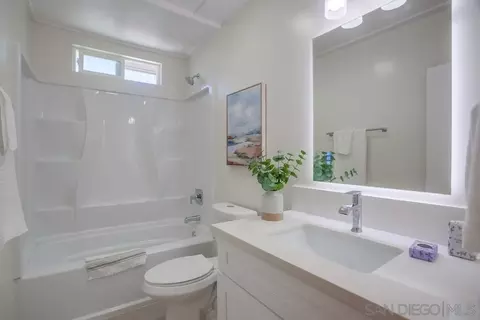 Bath - 1508 Bush St, Oceanside, CA 92058 photo 1 of 6