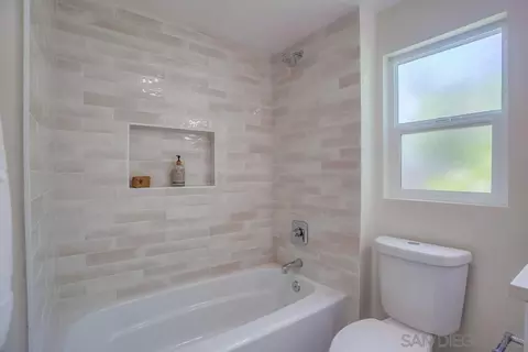 Bath - 1508 Bush St, Oceanside, CA 92058 photo 5 of 6