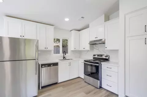 Kitchen - 3944 Cedar Dr, Julian, CA 92036 photo 2 of 2