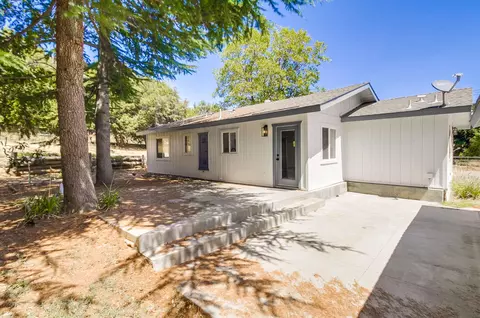 Exterior - 3944 Cedar Dr, Julian, CA 92036 photo 3 of 7