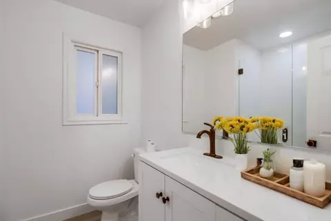 Bath - 3944 Cedar Dr, Julian, CA 92036 photo 2 of 3