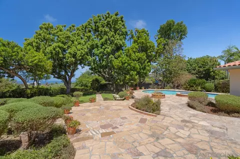2660 Hidden Valley Rd, La Jolla, CA 92037 photo 4