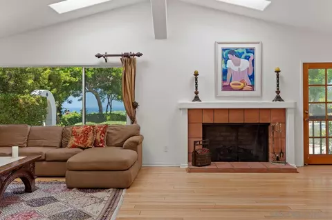 2660 Hidden Valley Rd, La Jolla, CA 92037 photo 8