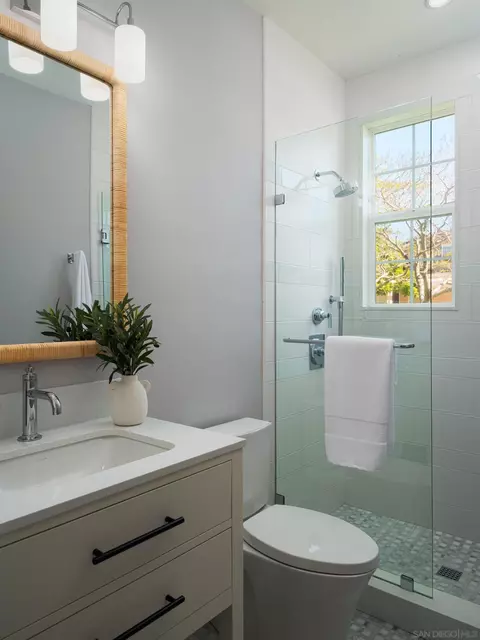 Bath - 540 Park Ln, Encinitas, CA 92024 photo 9 of 11