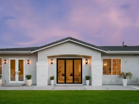 Exterior - 540 Park Ln, Encinitas, CA 92024 photo 2 of 12
