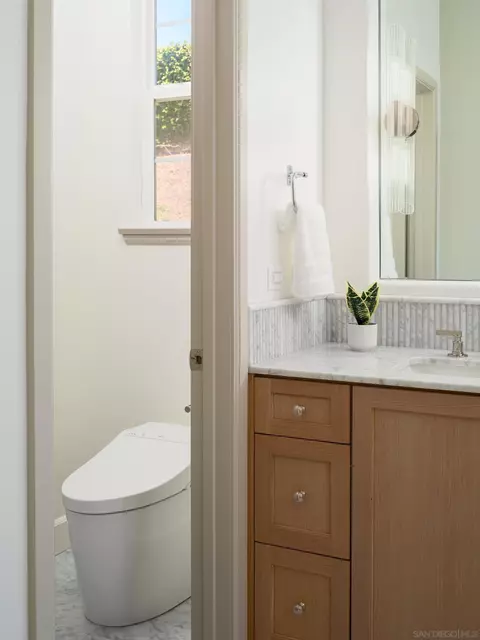 Bath - 540 Park Ln, Encinitas, CA 92024 photo 8 of 11