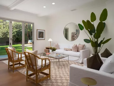 Living - 540 Park Ln, Encinitas, CA 92024 photo 1 of 3