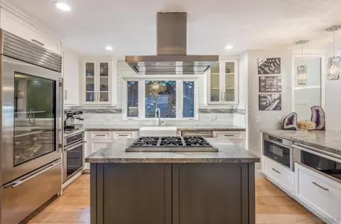 Kitchen - 419 Westbourne St, La Jolla, CA 92037 photo 2 of 3