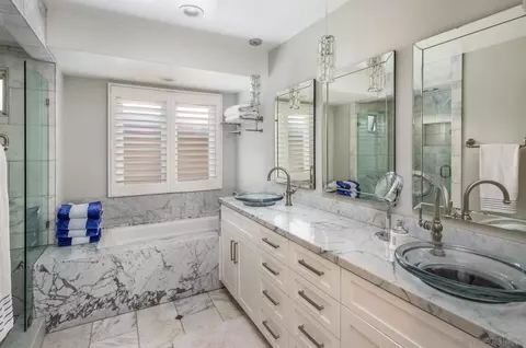 Bath - 419 Westbourne St, La Jolla, CA 92037 photo 2 of 3