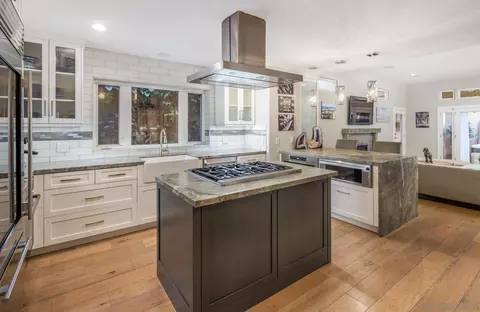 Kitchen - 419 Westbourne St, La Jolla, CA 92037 photo 3 of 3