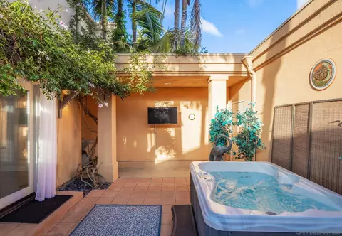Exterior - 419 Westbourne St, La Jolla, CA 92037 photo 2 of 5