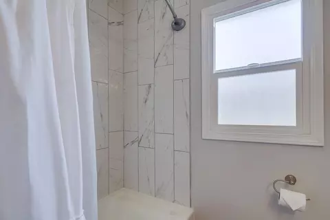 Bath - 4575 Parks Ave, La Mesa, CA 91942 photo 2 of 2